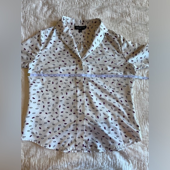 Jones New York Collection Lip Print Button Down Shirt size 8 - Picture 6 of 8